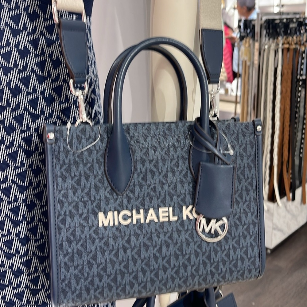 Michael Kors Mirella Small Signature Logo Shopper TZ Crossbody XBODY Bag
Admiral - Picture 14 of 16